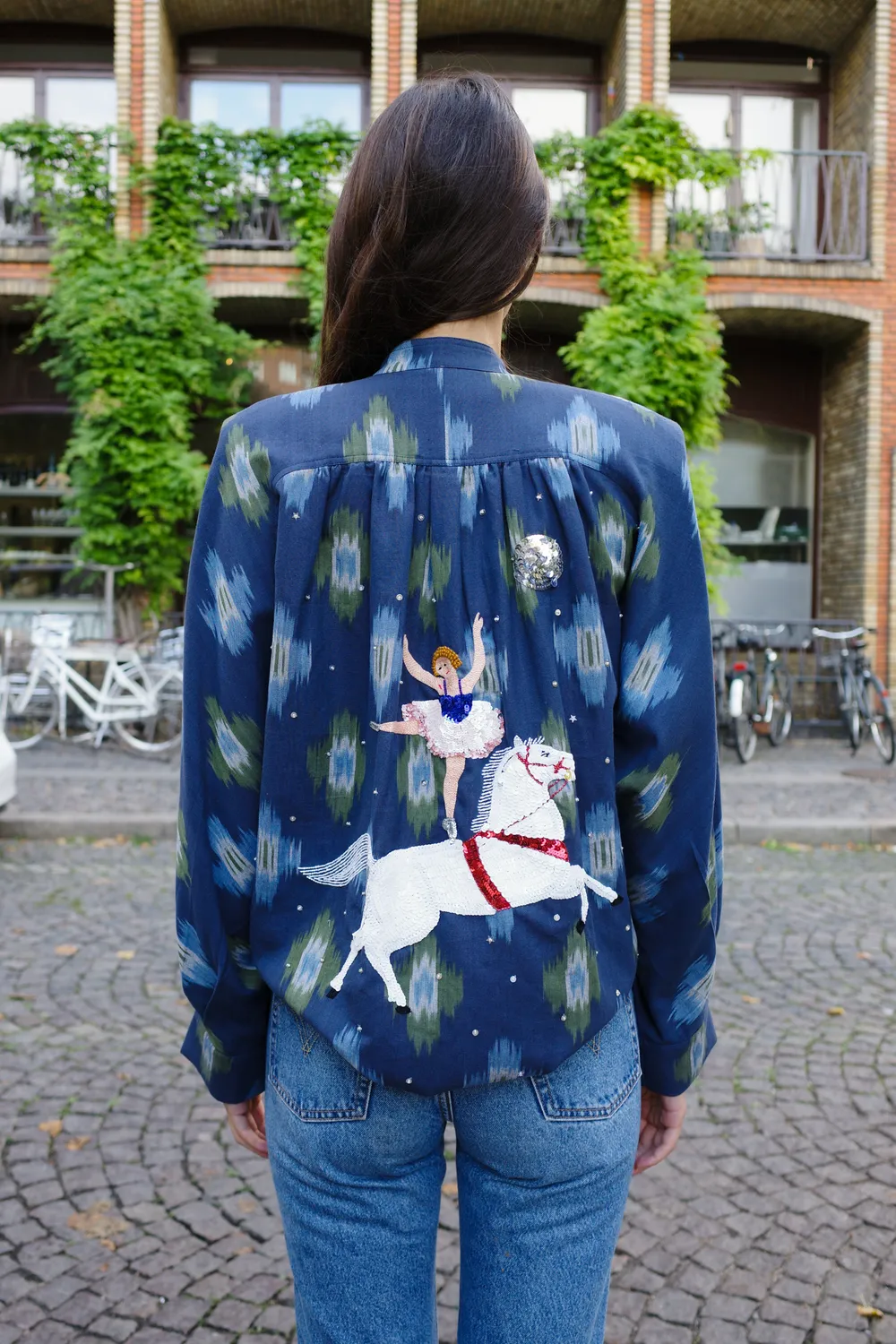 Caro Editions Susan skjortejakke navy ikat broderi