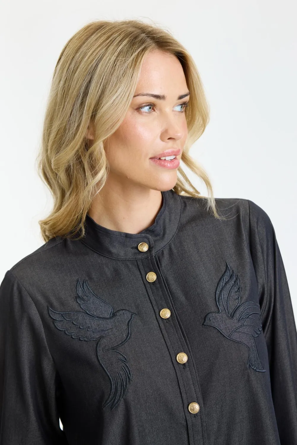 IN FRONT Libra skjorte denim guldknapper broderi