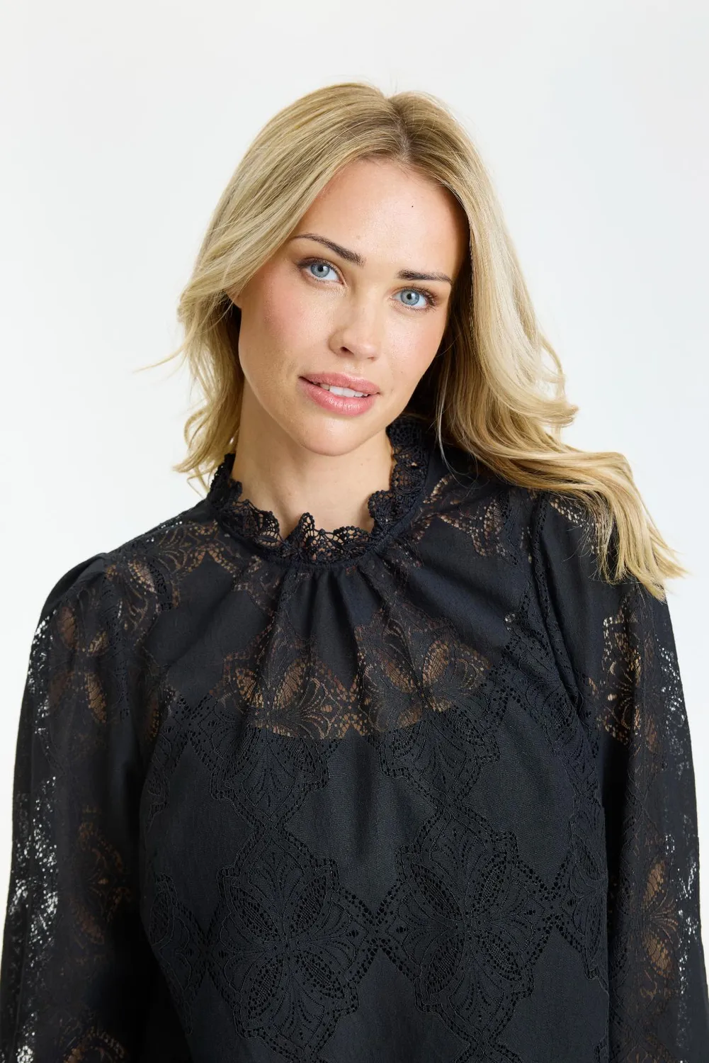 IN FRONT Ariella bluse blonde gennembrudt flæse