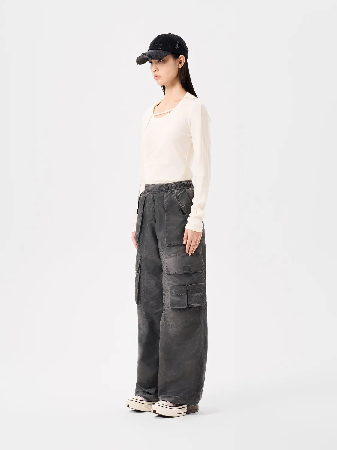 Feng Chen Wang Grey Sandwashed nylon cargobukser grå