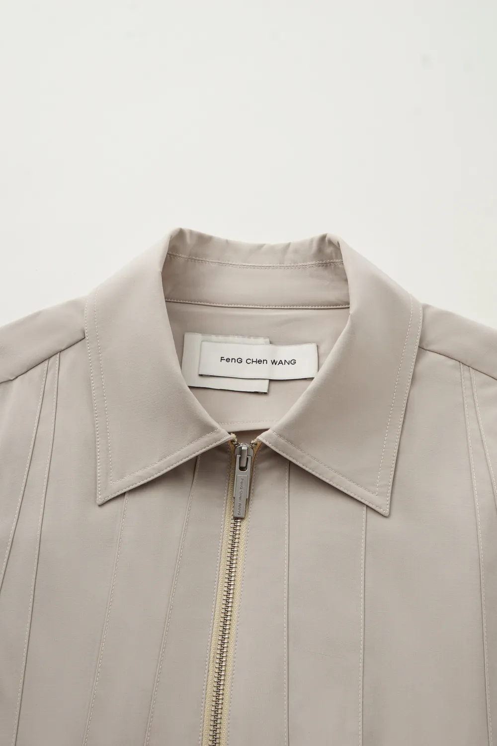 Feng Chen Wang Pleated skjortejakke beige plisseret