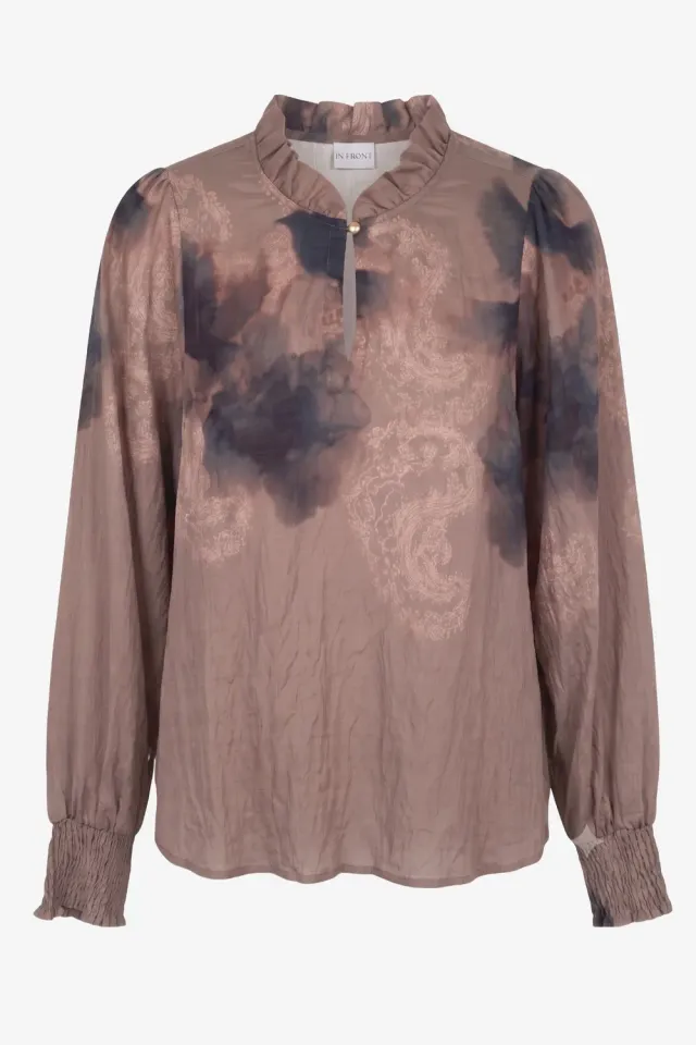 IN FRONT Ariella bluse med print og flæsekrave