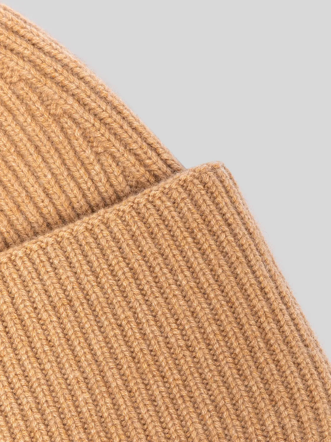 Laneus hue i cashmere camel ribstrik