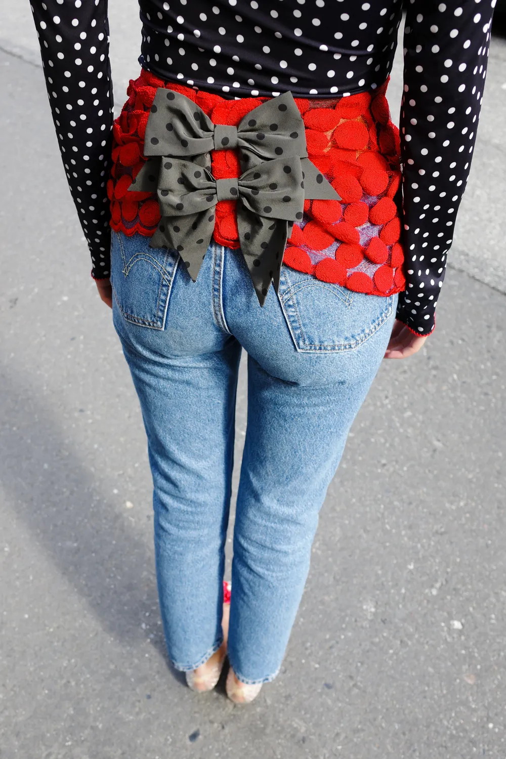 Caro Editions Lace Bow Belt bælte rød blonde grå sløjfe
