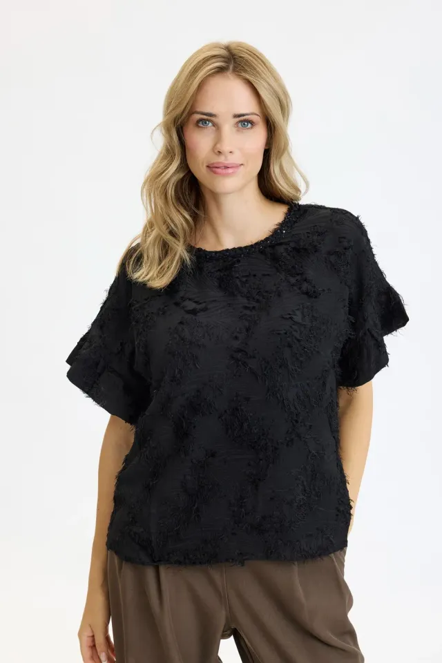 IN FRONT Eden sort bluse med drop-shoulder