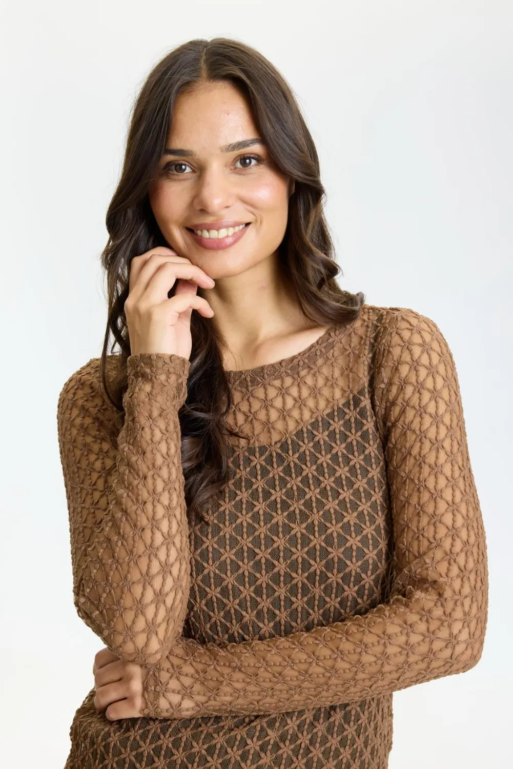 IN FRONT Jill mesh bluse med strukturmønster