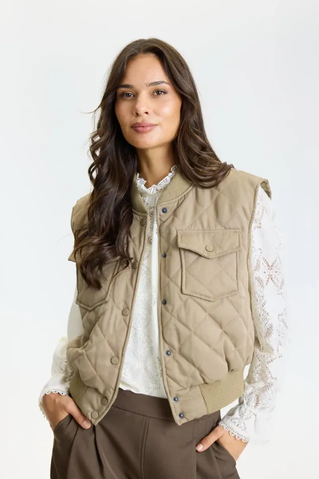 IN FRONT Davina quiltet vest med knapper S-XXL