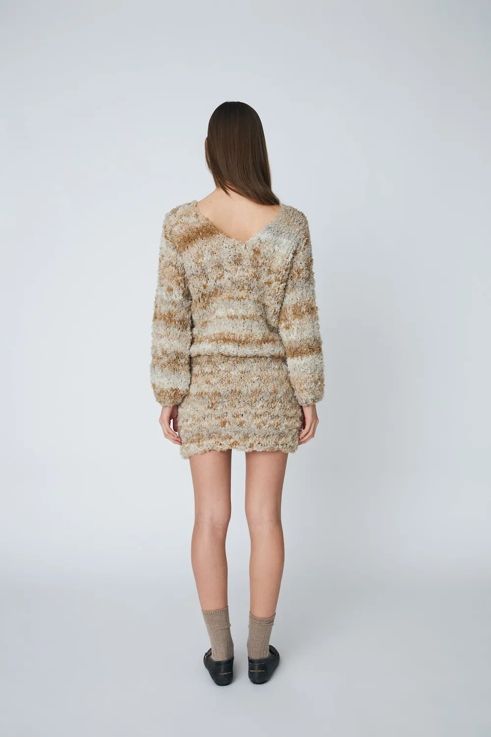 DAWNXDARE Sammie pullover 110 beige fluffy V-hals