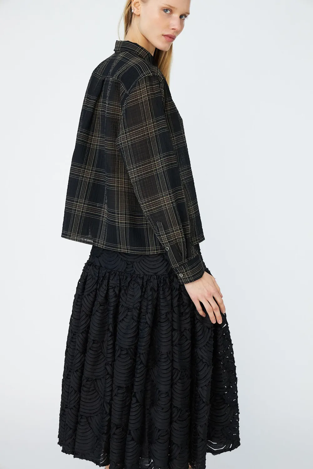 DAWNXDARE Darcie skjorte 199 Black – ternet cropped