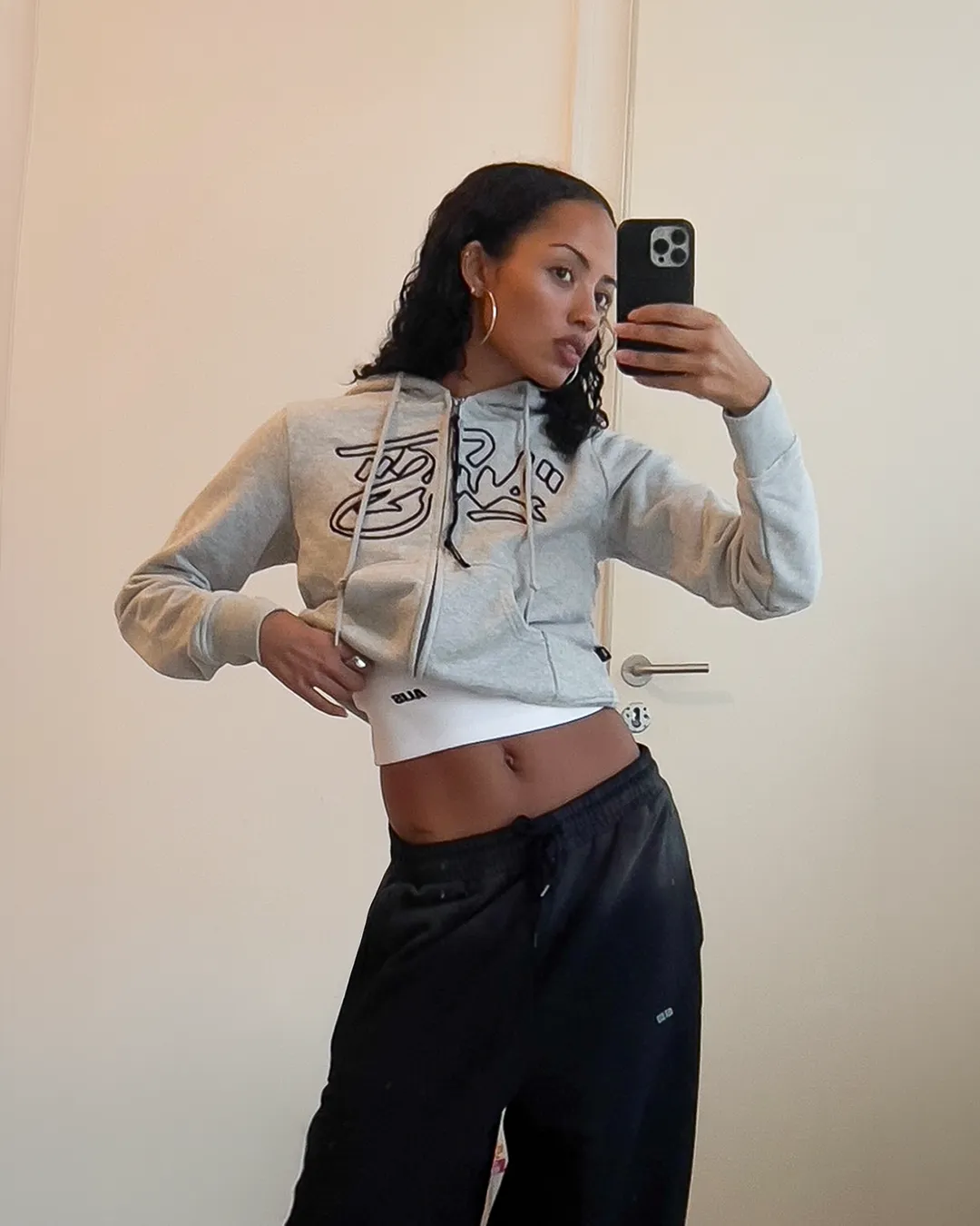 Alis Lauren hættetrøje grå meleret cropped lynlås