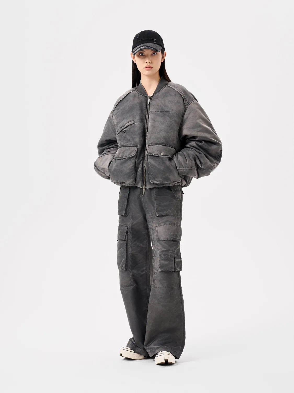 Feng Chen Wang Grey Sandwashed Varsity pufferjakke grå