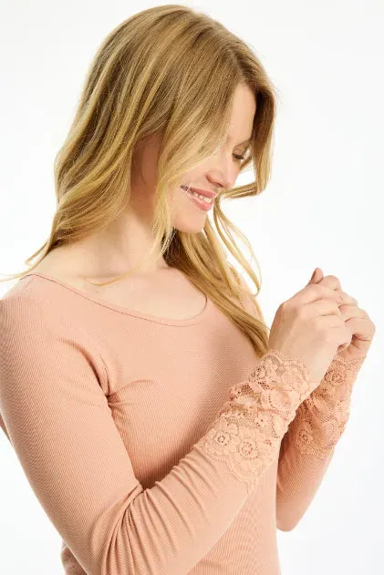 IN FRONT Vivian bluse blonde ribbet rund hals