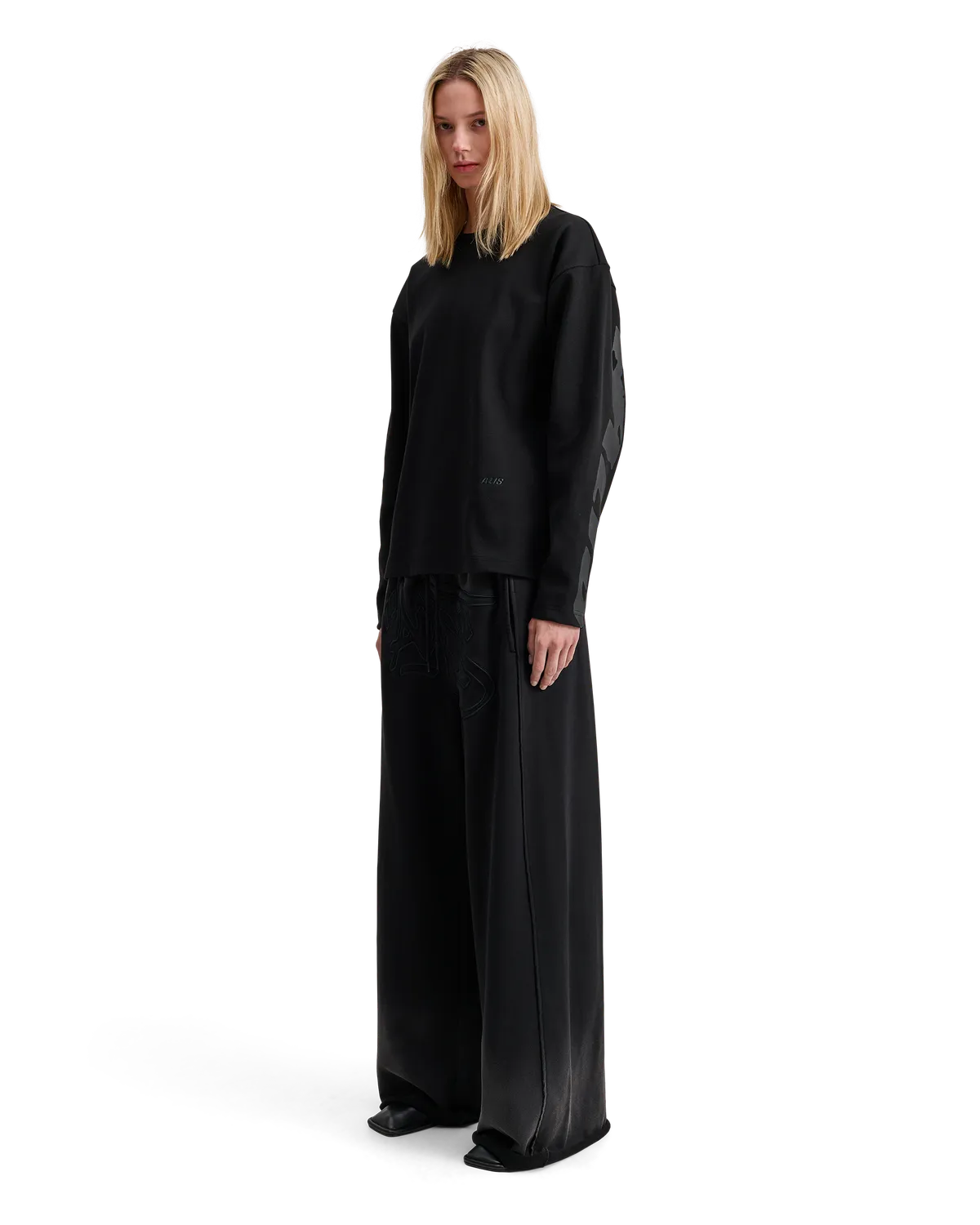 Alis Joshua Long Sleeve In Rib W/ Back Print trøje sort ribbet