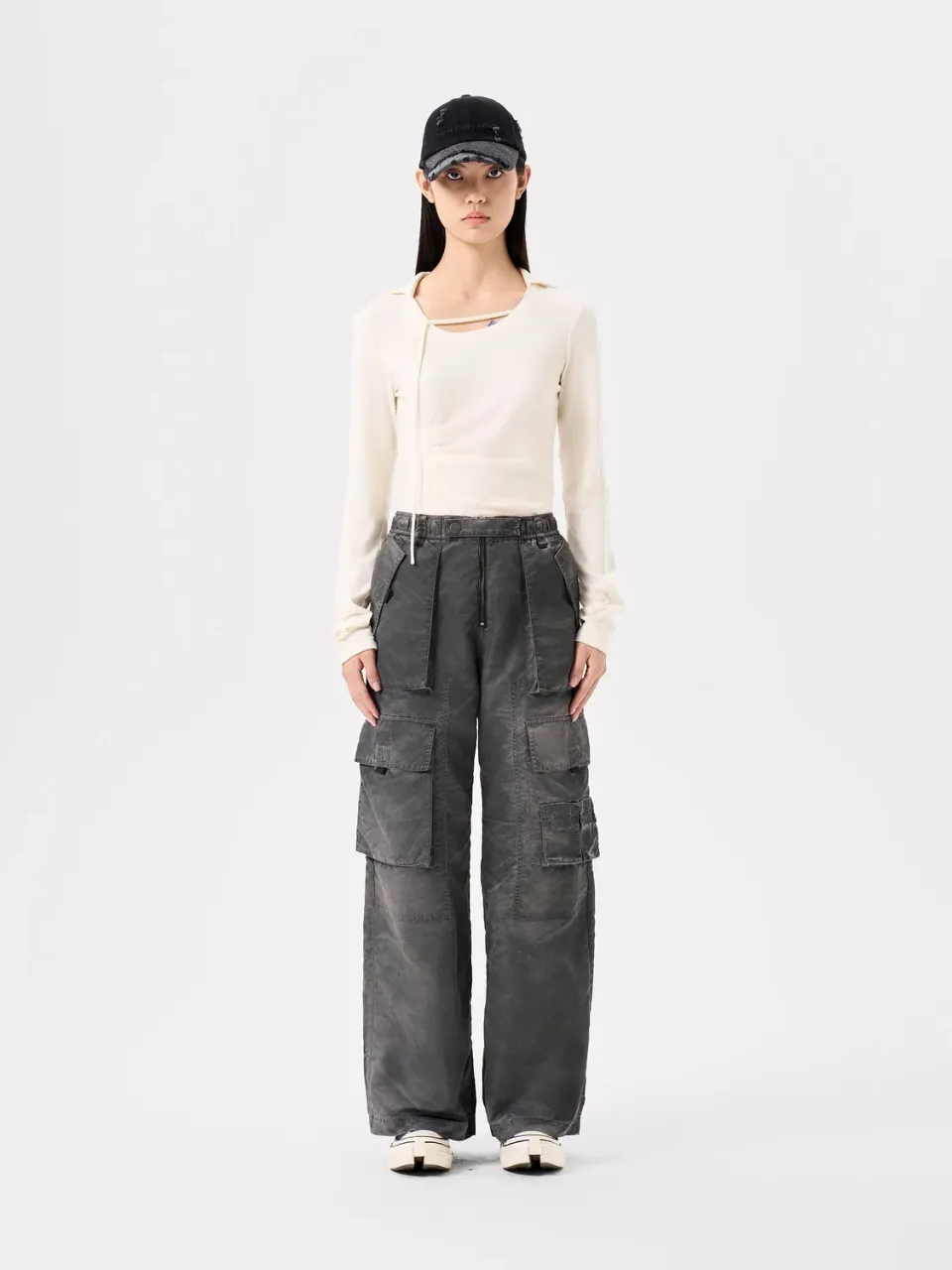 Feng Chen Wang Grey Sandwashed nylon cargobukser grå