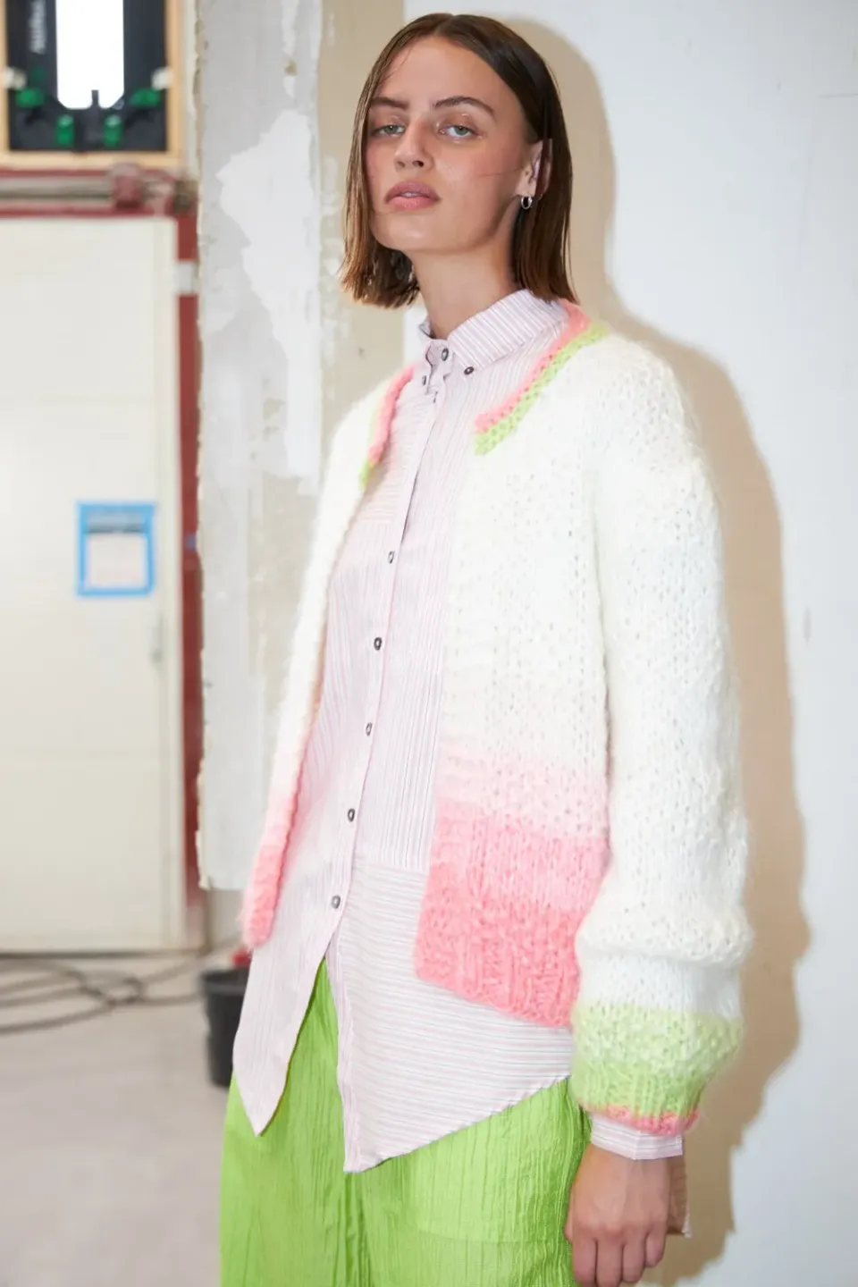 DAWNXDARE Gabi Shade cardigan 219 super pink cropped