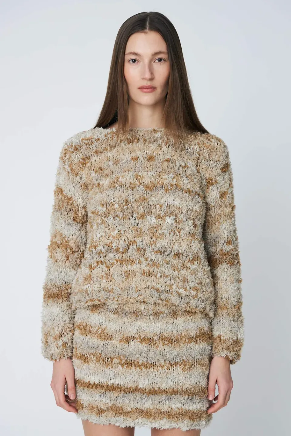DAWNXDARE Sammie pullover 110 beige fluffy V-hals