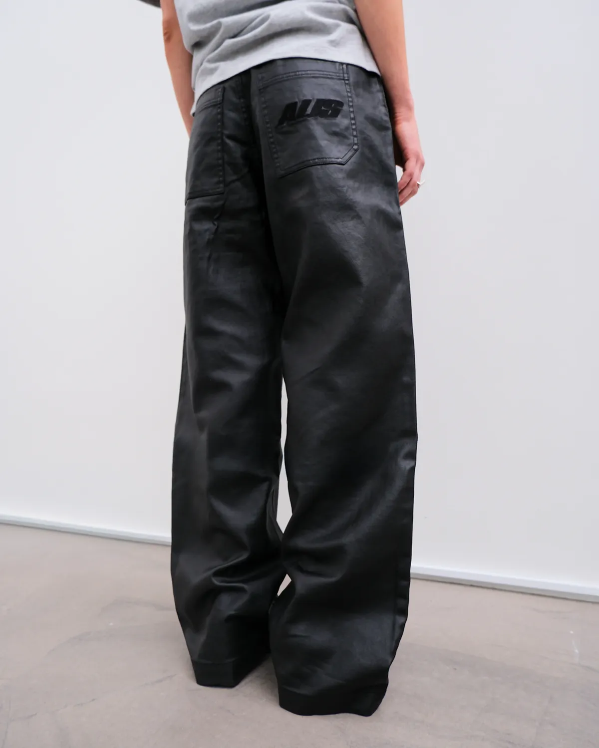 Alis Bam jeans wide fit glossy black coated