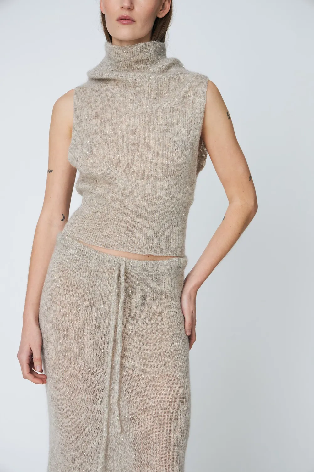 Dawnxdare Megan Slipover strikvest cement mohair