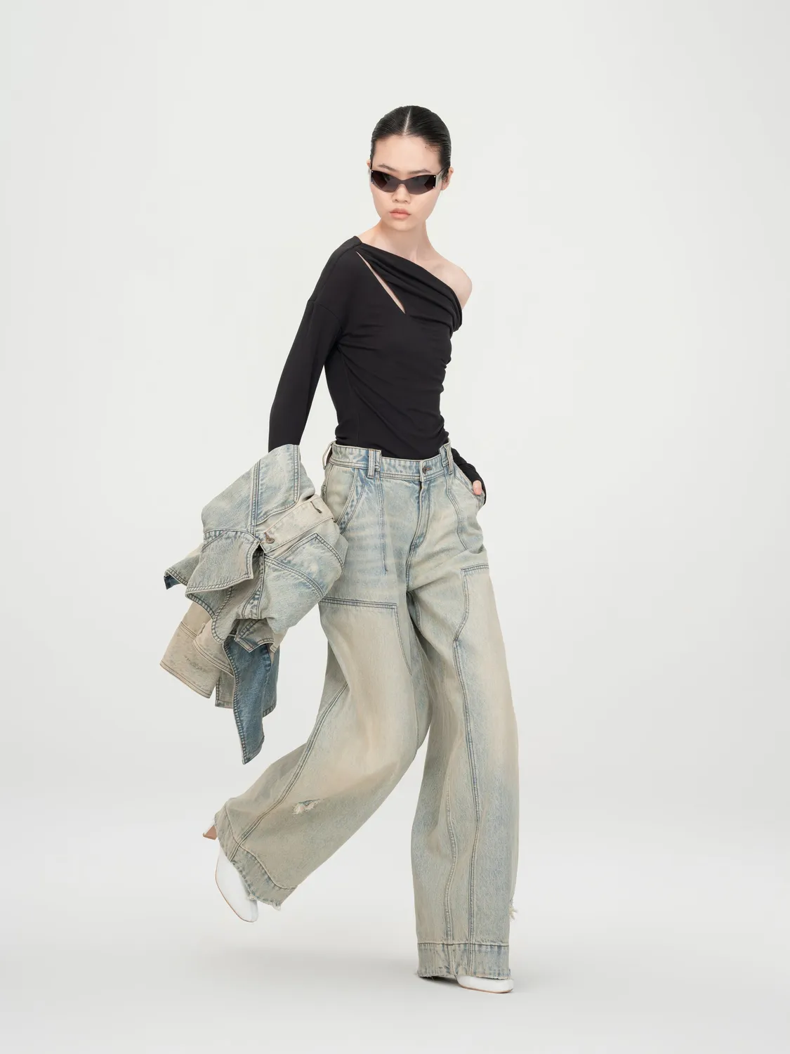 Feng Chen Wang Black One-Shoulder top sort