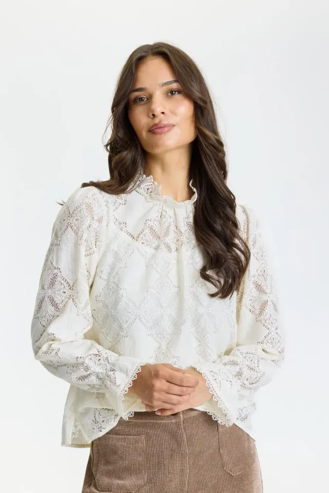 IN FRONT Ariella bluse blonde med flæsekanter
