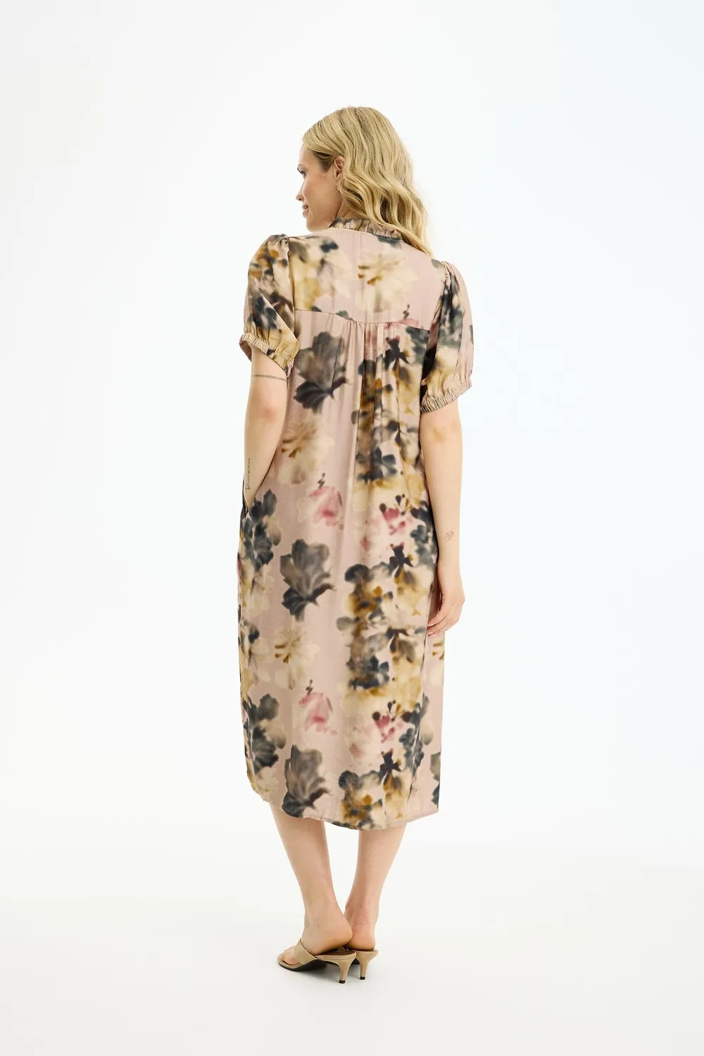 IN FRONT Quinn kjole print lommer