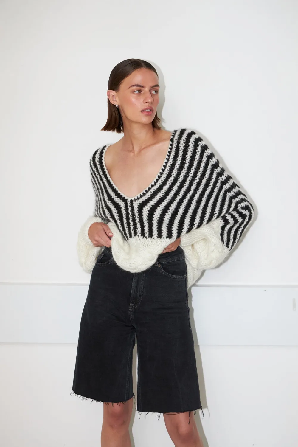 Dawn x Dare Cannes Pinstripe striktrøje sort mohair