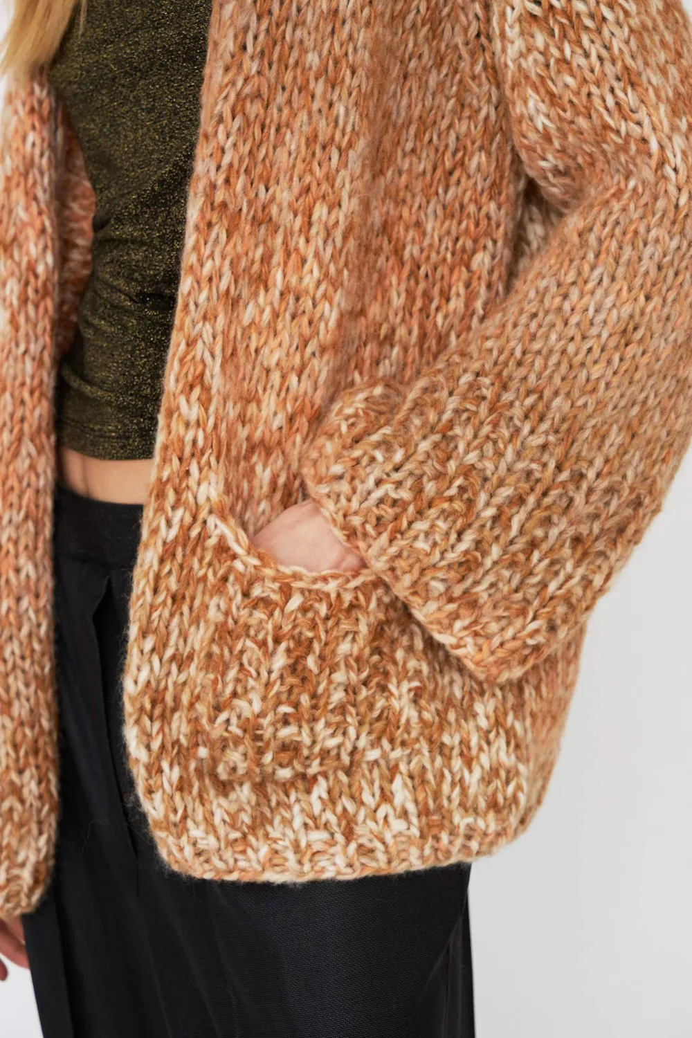 DAWNXDARE ELLIOT strikcardigan 852 camel med lommer