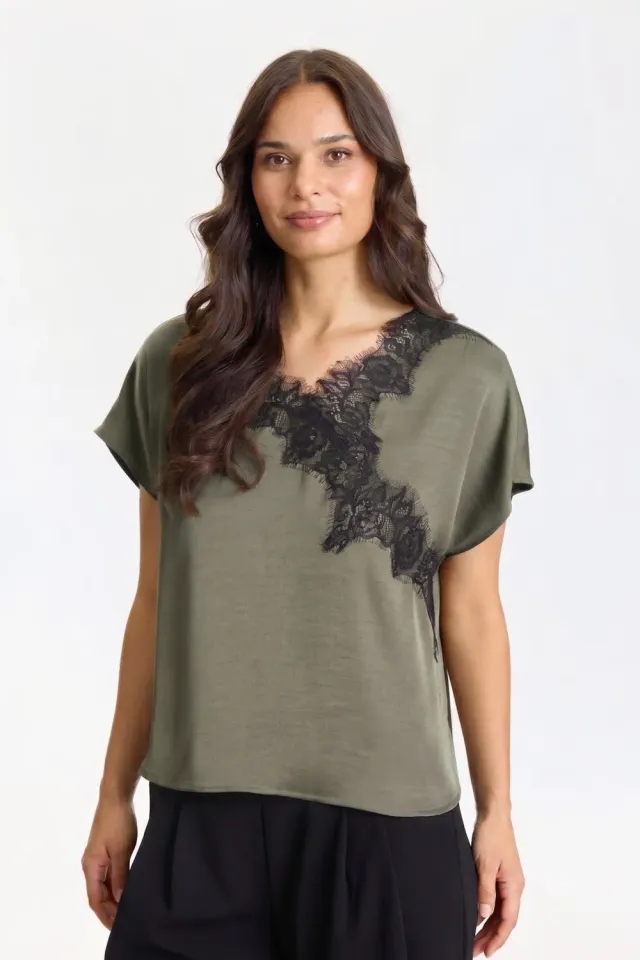 IN FRONT Faye bluse V-hals med blonde