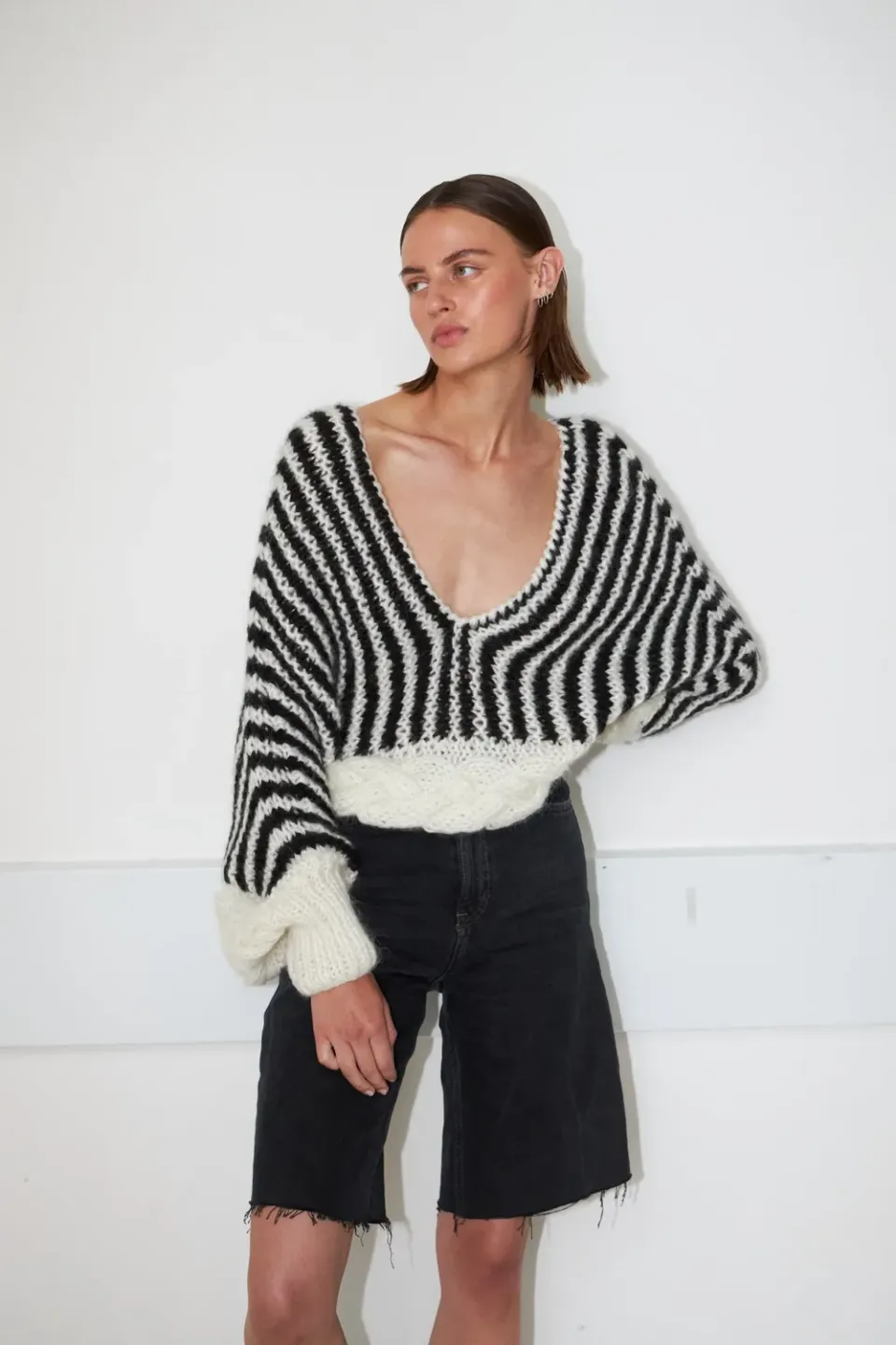 Dawn x Dare Cannes Pinstripe striktrøje sort mohair