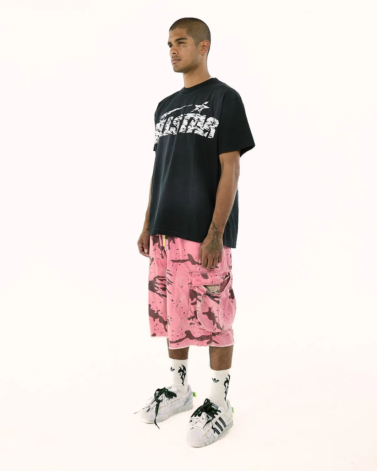 Hellstar HSSS26SH1-PNK cargo shorts pink camo