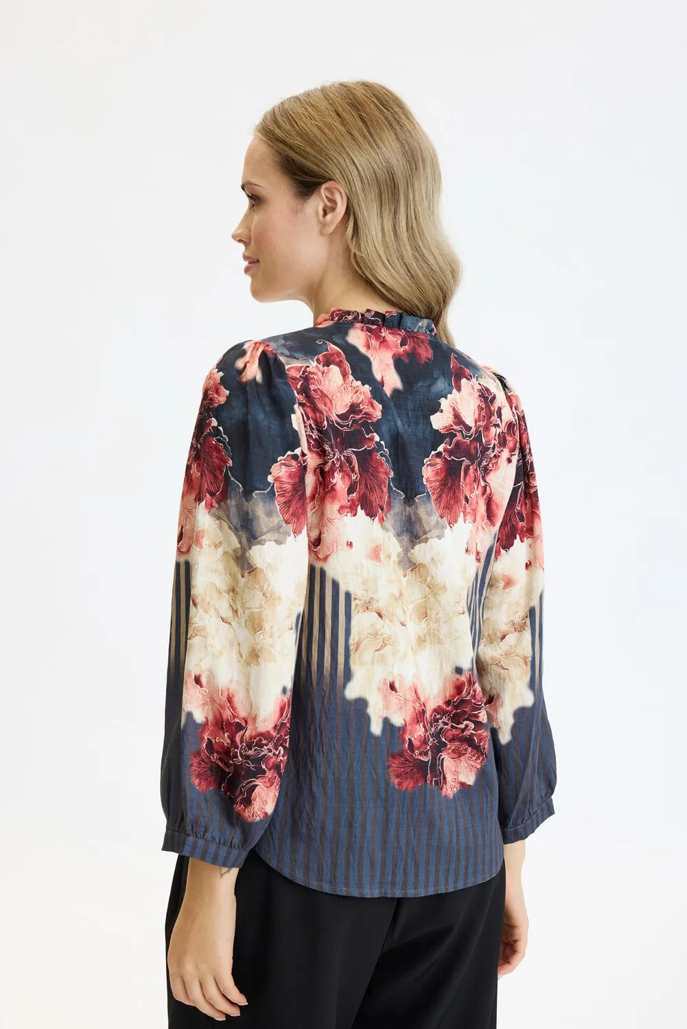 IN FRONT Frankie bluse print flæsekrave
