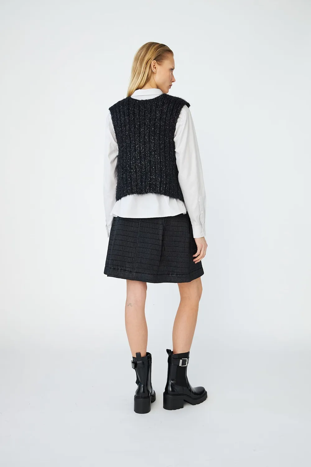 DAWNXDARE Stardust 199 Black strikvest metallic sort