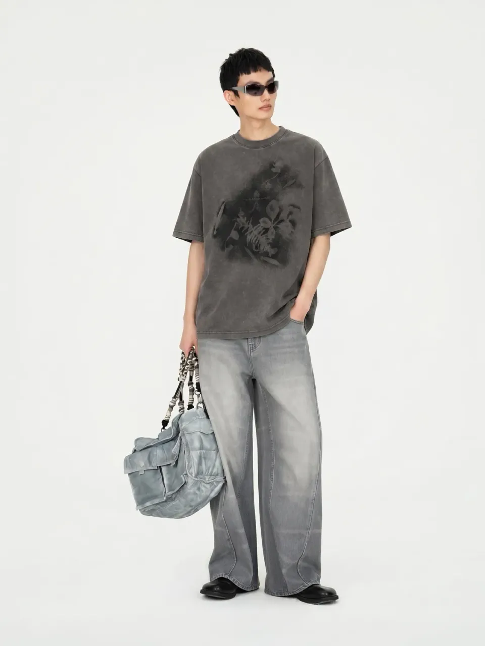 Feng Chen Wang Spray Painted Tee T-shirt mørkegrå bladprint