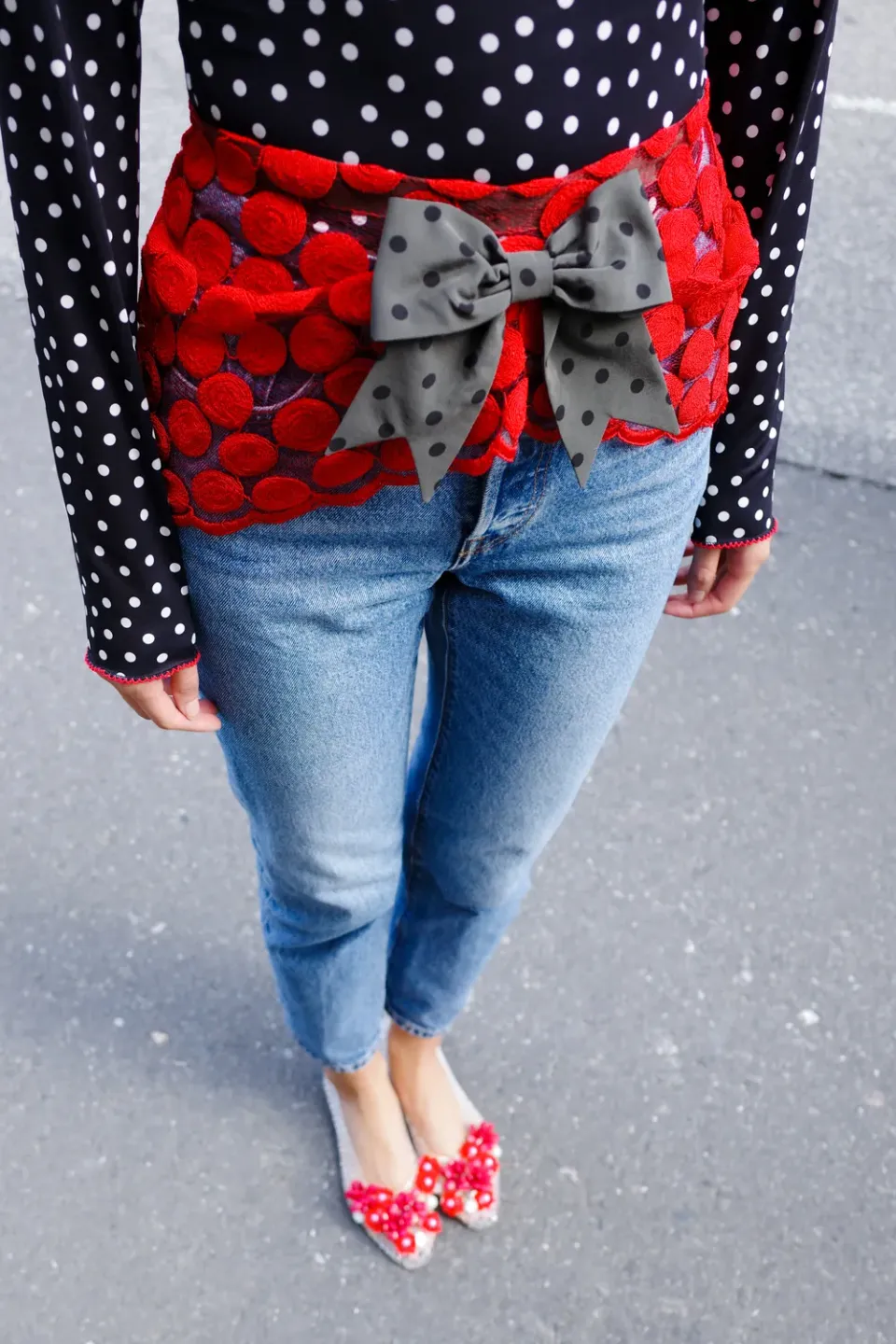 Caro Editions Lace Bow Belt bælte rød blonde grå sløjfe