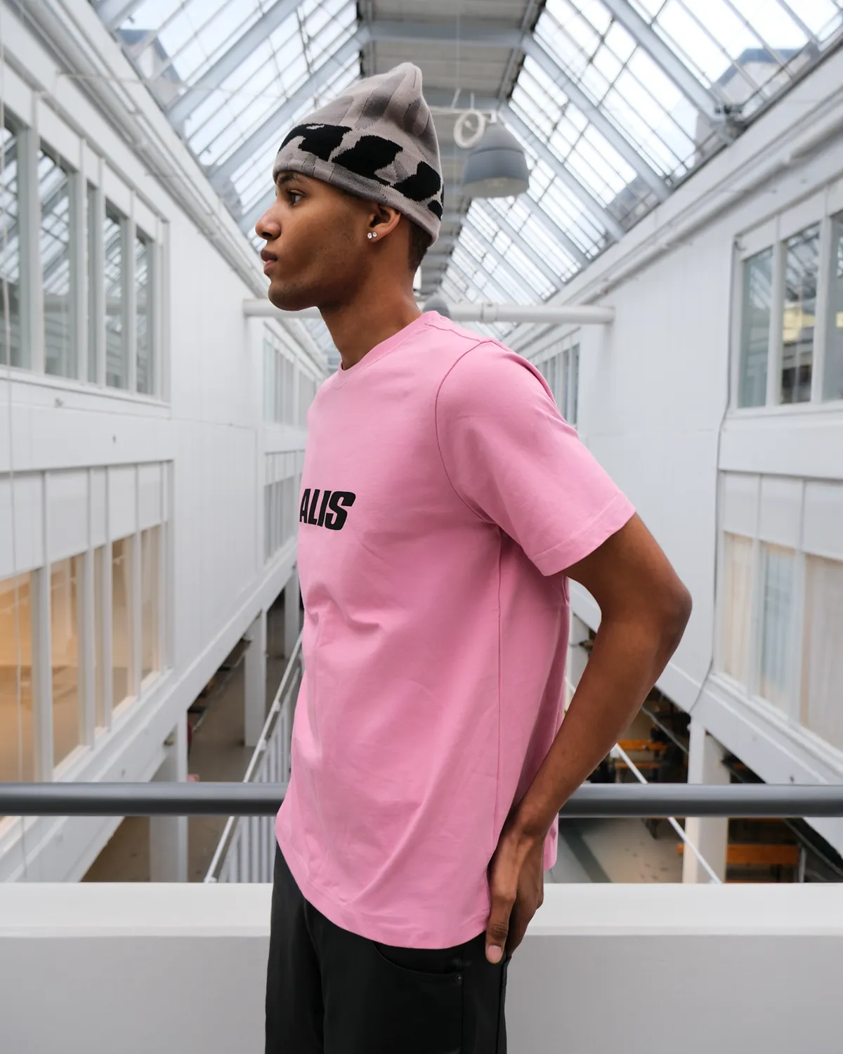 Alis Jeron t-shirt lyserød brystlogo