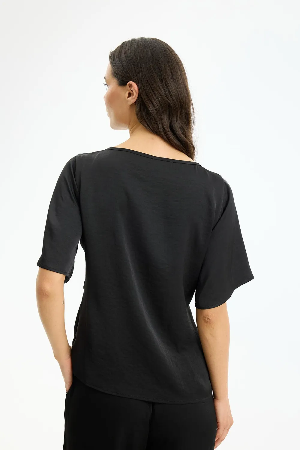 IN FRONT Faye bluse med knudedetalje