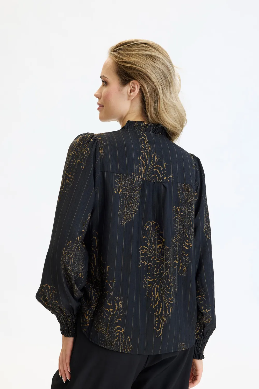 IN FRONT Riis bluse med print og flæsekrave