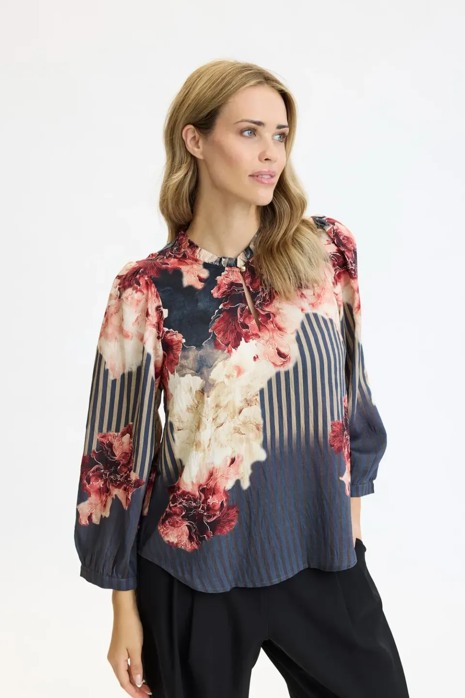 IN FRONT Frankie bluse print flæsekrave