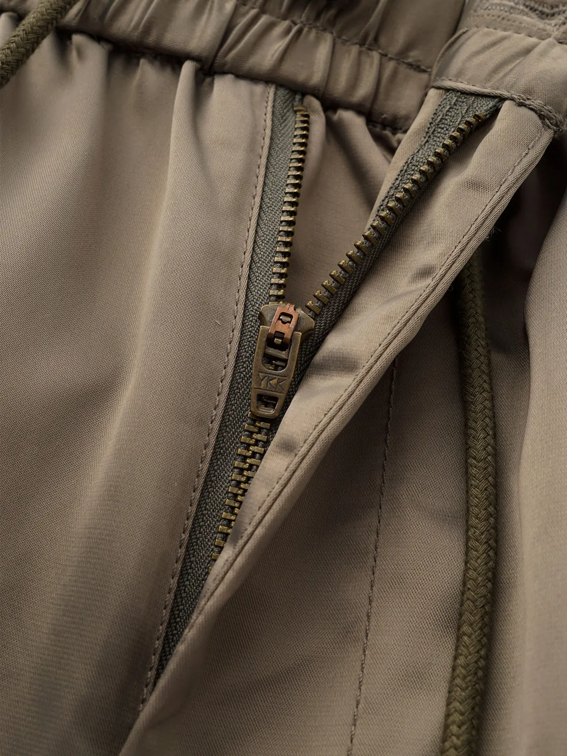 Feng Chen Wang Multi-Pocket cargo bukser olivengrøn nylon