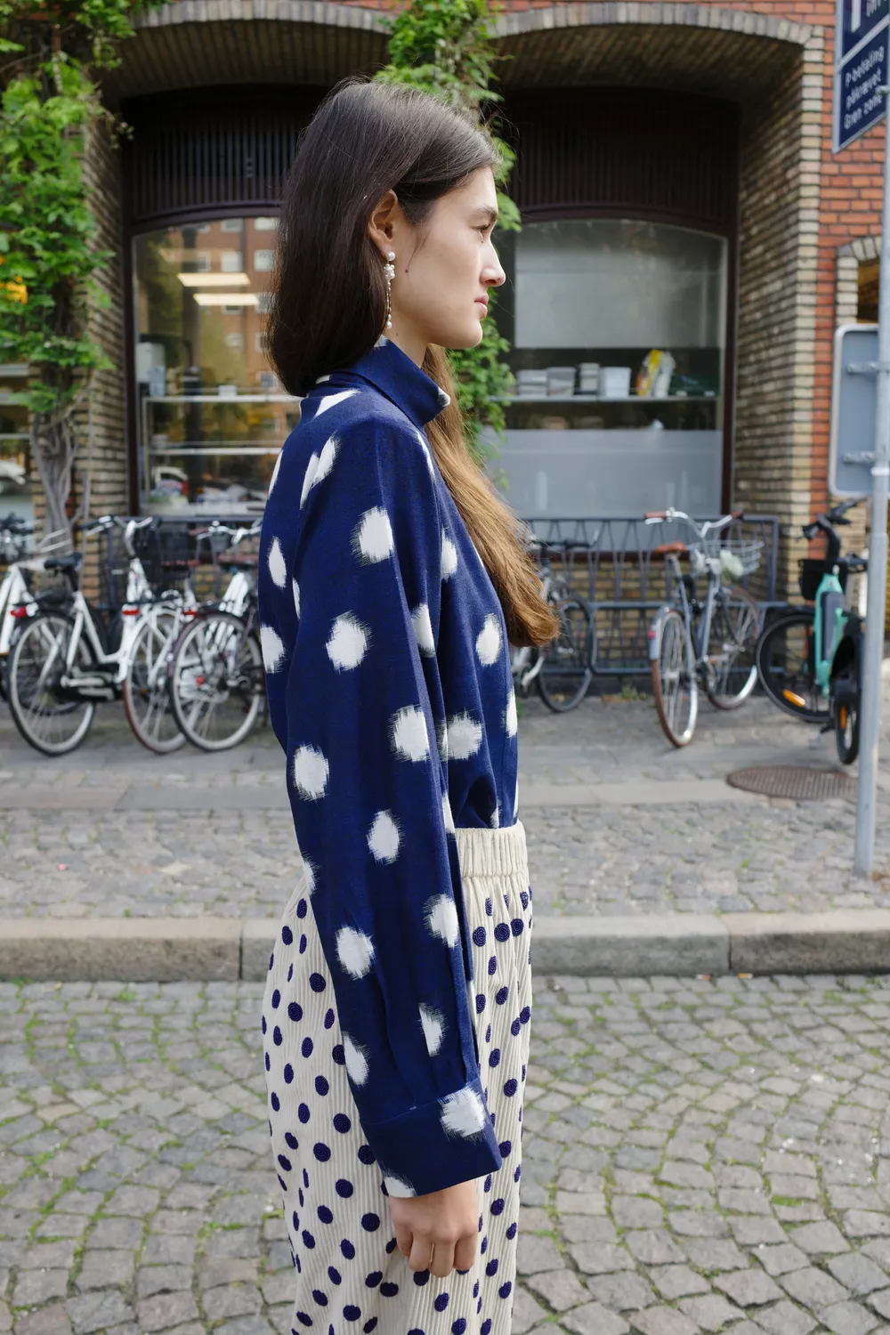 Caro Editions Pleated Ivona skjorte navy hvid ikat