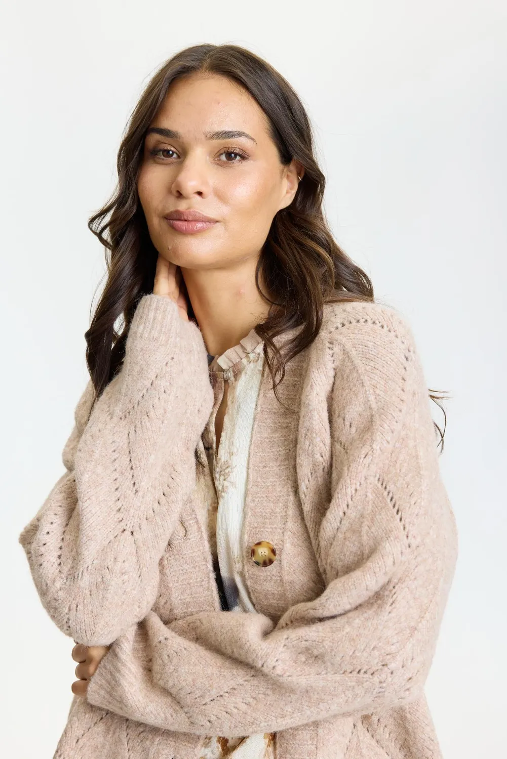 IN FRONT Ari strikcardigan V-hals knapper
