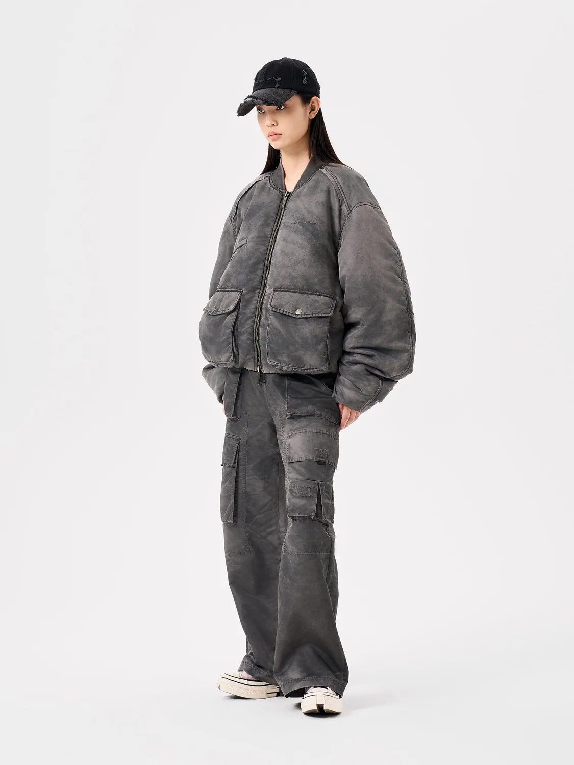 Feng Chen Wang Grey Sandwashed Varsity pufferjakke grå