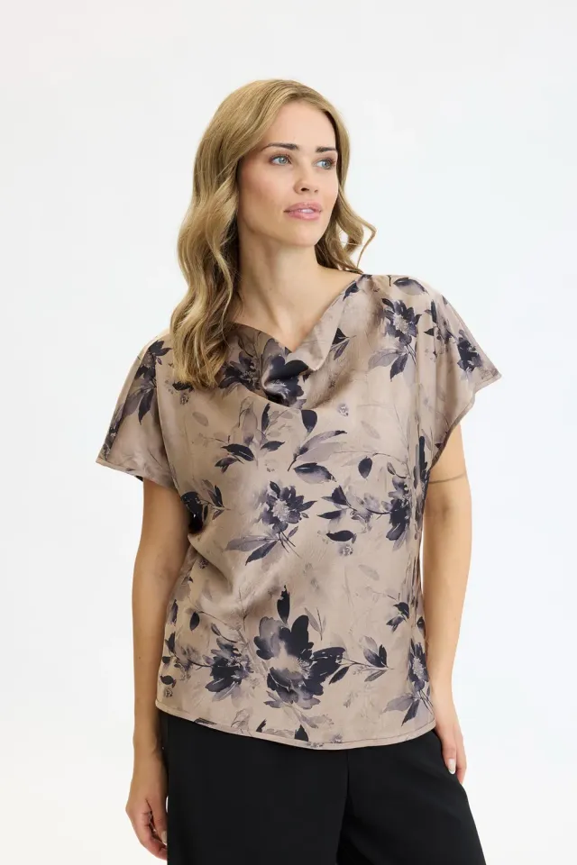 IN FRONT Vallerie bluse med print vandfaldshals