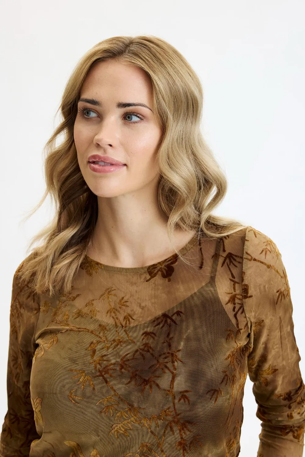 IN FRONT Envy mesh t-shirt med velourmønster