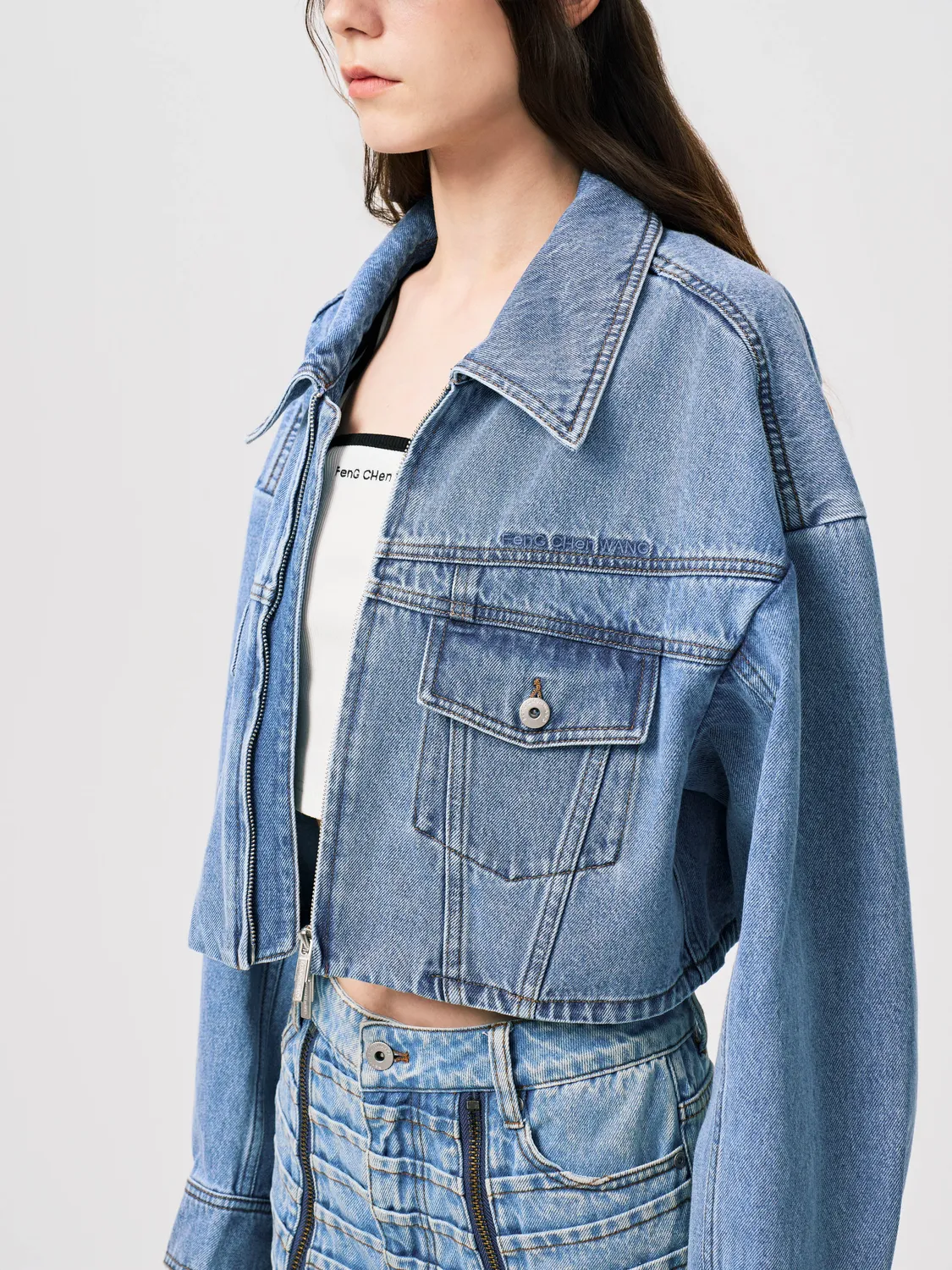 Feng Chen Wang Blue Washed Logo denimjakke lyseblå XS-XL