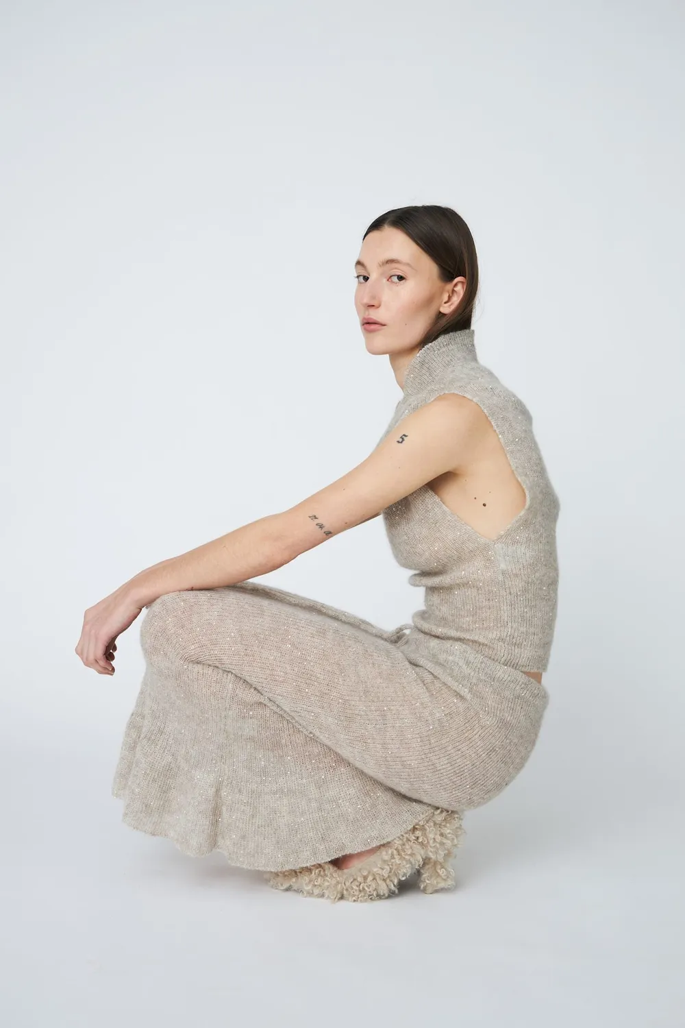 Dawnxdare Megan Slipover strikvest cement mohair