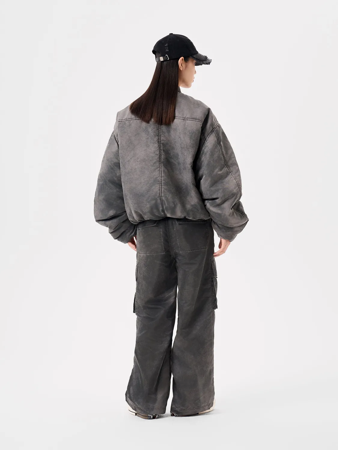 Feng Chen Wang Grey Sandwashed Varsity pufferjakke grå
