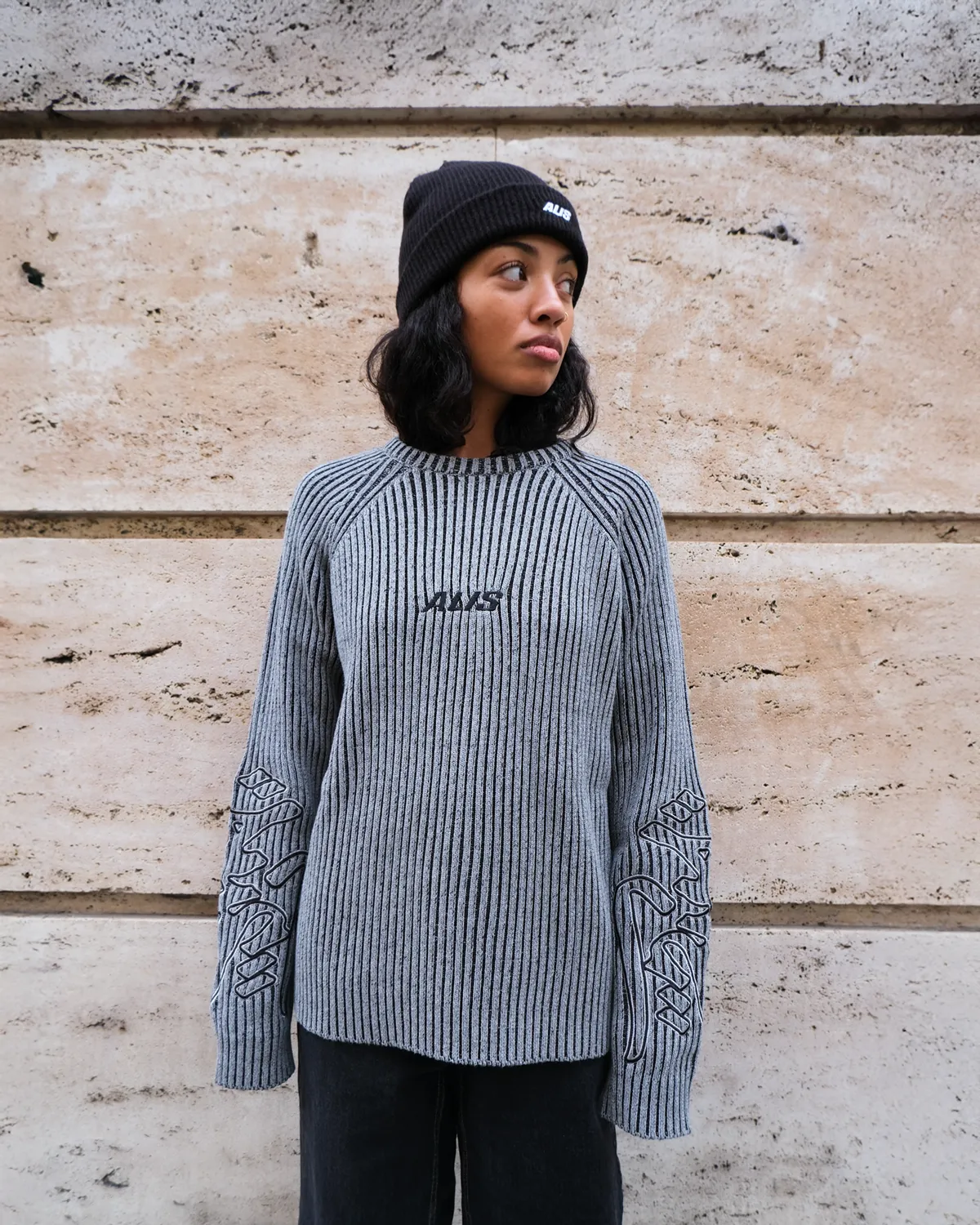 Alis Aria striktrøje grey black broderi bomuld