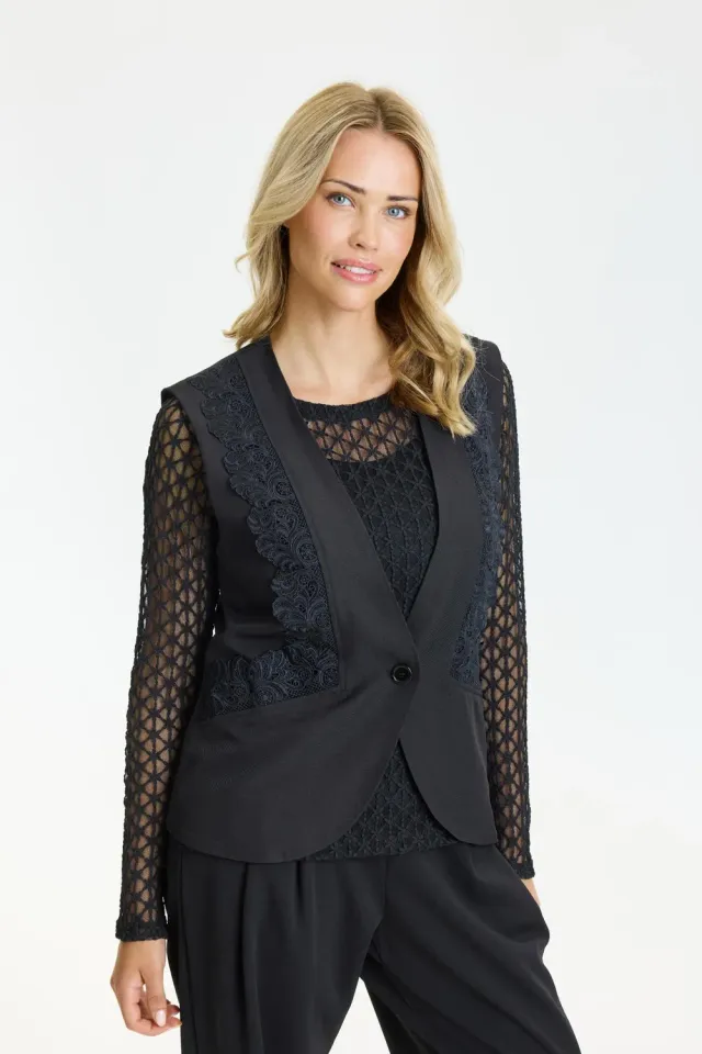 IN FRONT Loren vest med blonde
