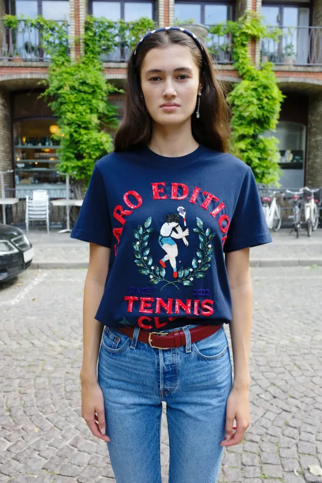 Caro Editions Freddy t-shirt navy tennis broderi økobomuld